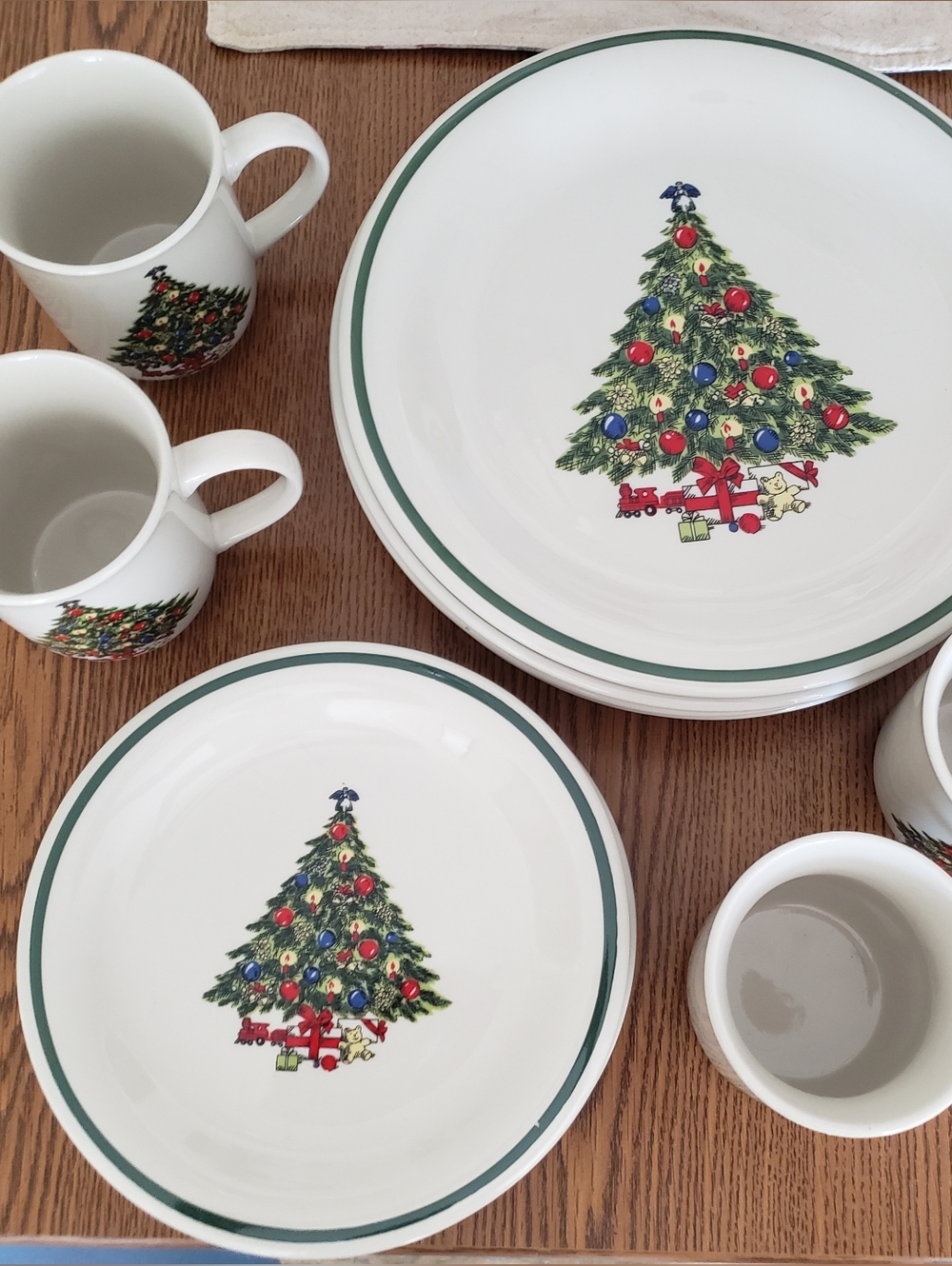 Mt. Clemens Pottery Holiday Dinner Set